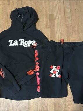 La Ropa Men’s Black Hoodie & Jogger Set with Red Accent
